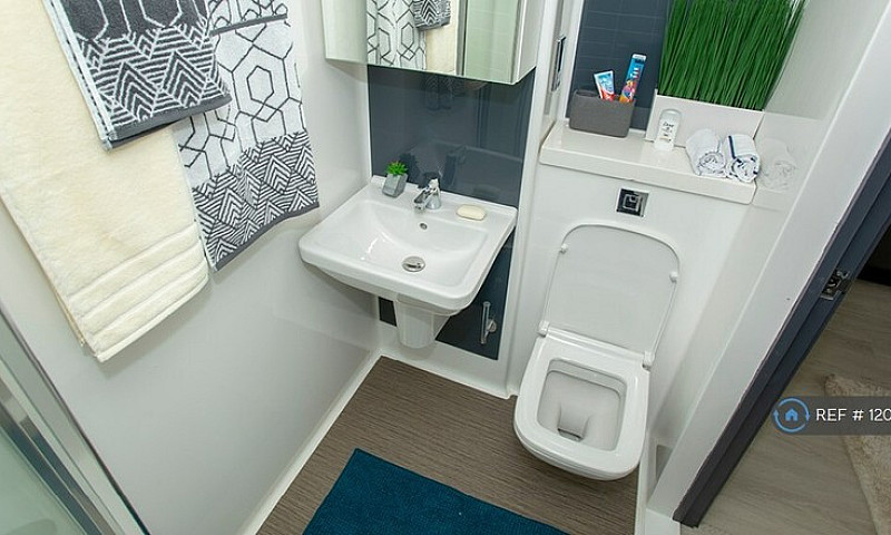 1 Bedroom In Parksid...