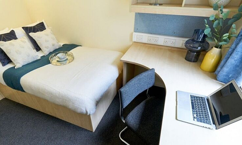 Student Room To Rent...