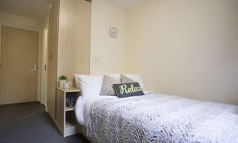 Student Room To Rent...