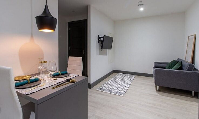 Student Room To Rent...