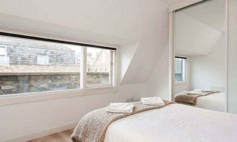 Aldgate East/Brick L...