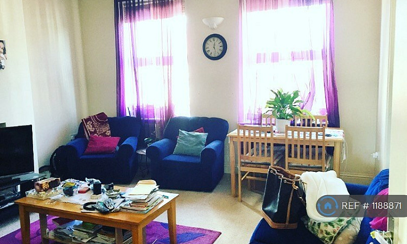 2 Bedroom Flat In Cr...