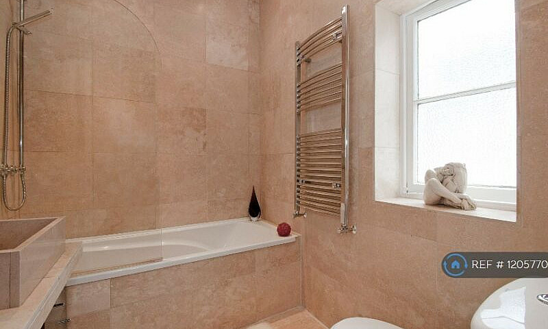 2 Bedroom Flat In Be...