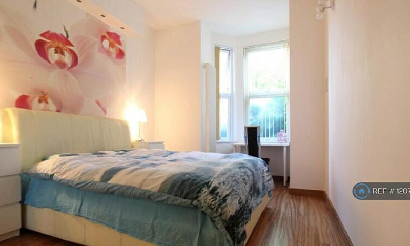 2 Bedroom House In T...