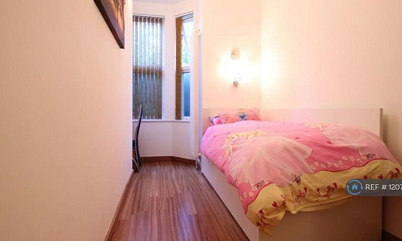 2 Bedroom House In T...