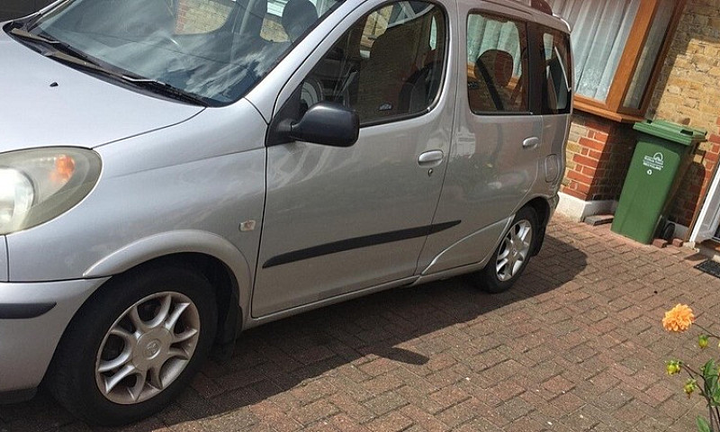 Toyota, Yaris Verso ...