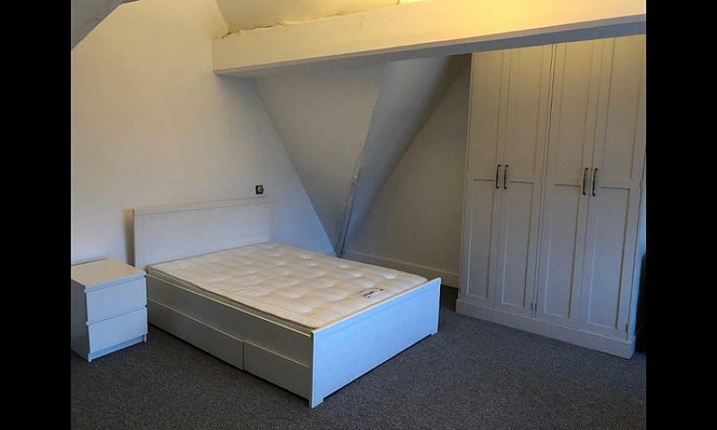 Stunning Bedsit Room...