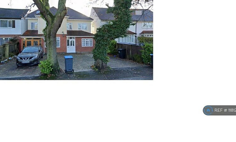5 Bedroom House In O...
