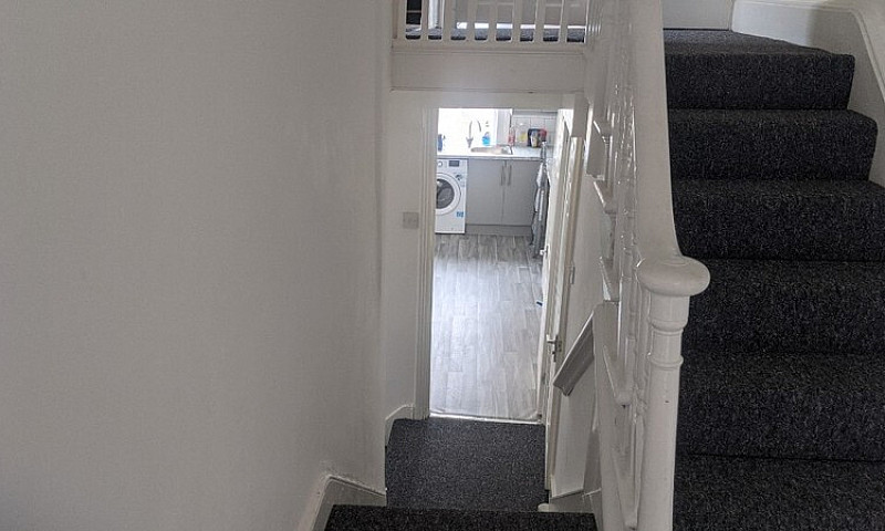2 Bedroom Flat In Cl...