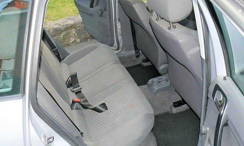 2004 Silver Mk4 5-Do...