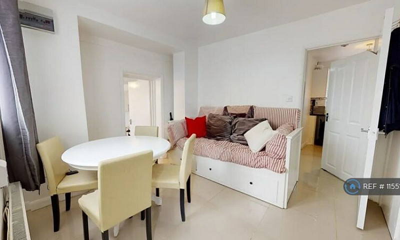 3 Bedroom House In A...