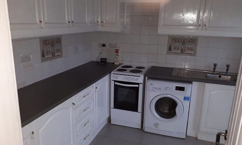 2 Bed Mid Terrace Ai...