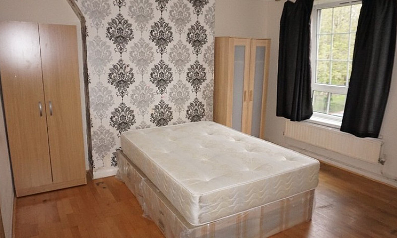 3 Bed Flat Near Bric...