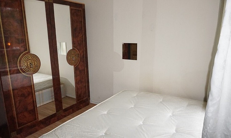 3 Bed Flat Near Bric...