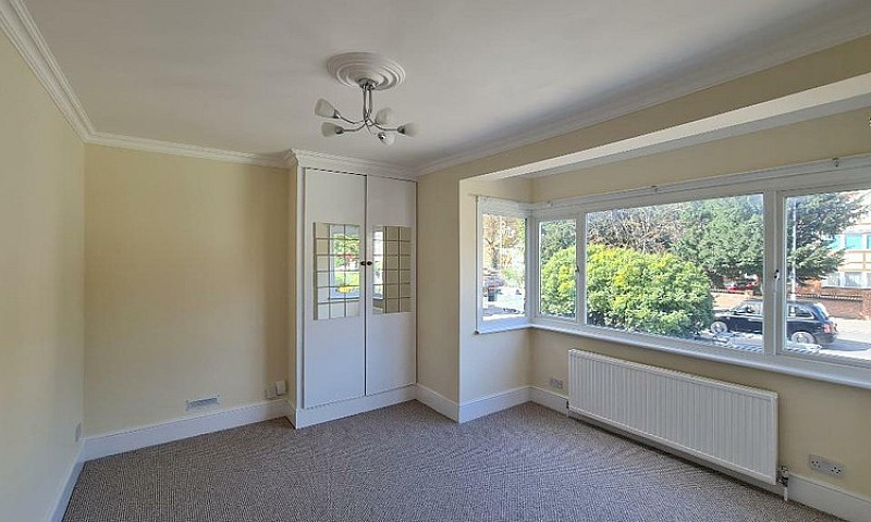 1 Bedroom Flat In 53...