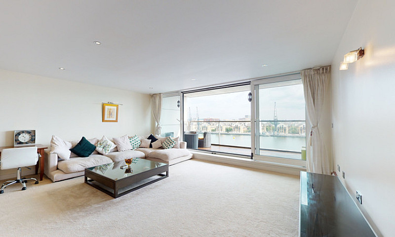2 Bedroom Flat In Ae...