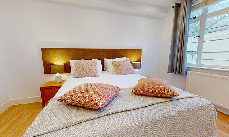 2 Bedroom Flat In Ne...