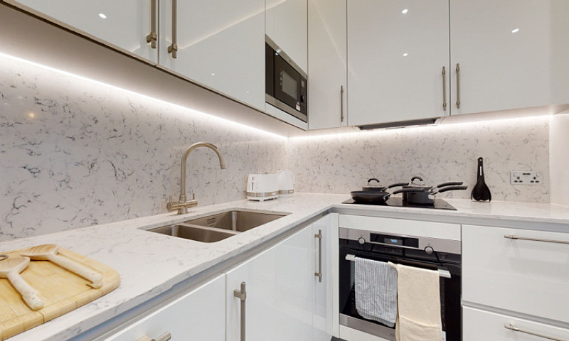 1 Bedroom Flat In Ch...