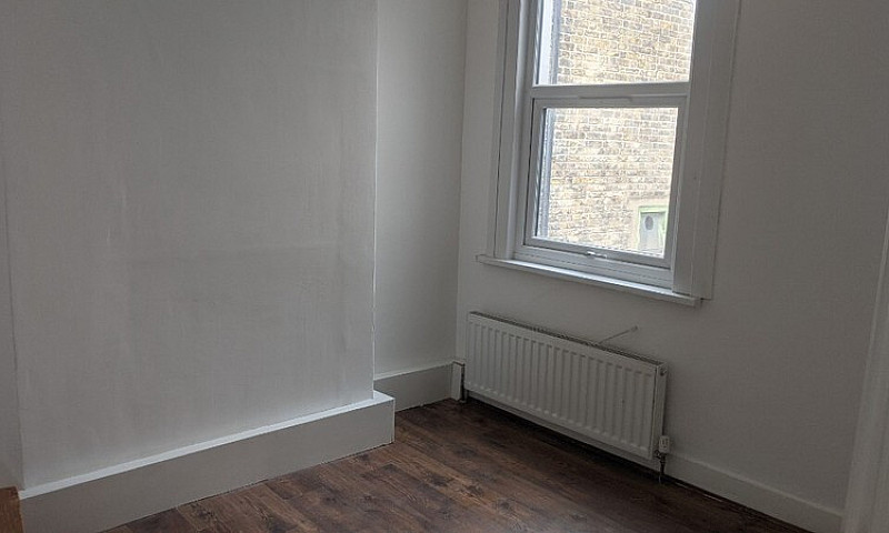 2 Bedroom Flat In Cl...