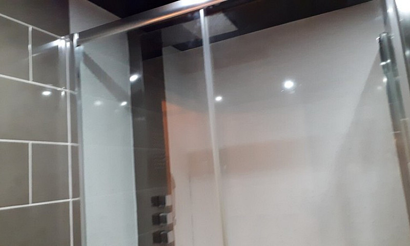 Large Double Room Su...