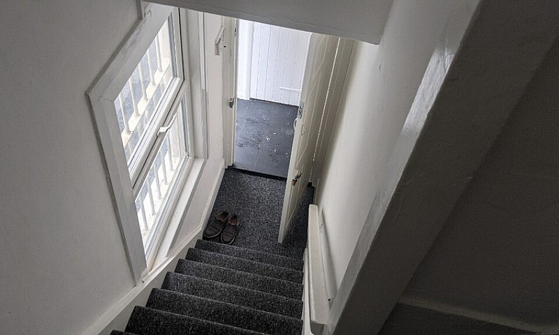2 Bedroom Flat In Cl...