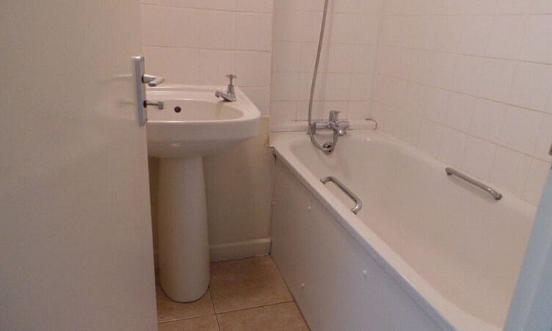 Lovely 1 Bedroom Fla...