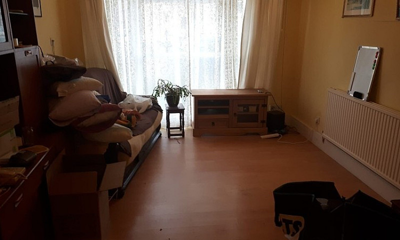 One Bedroom Flat To ...