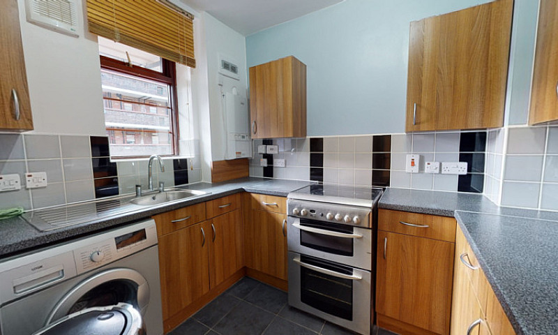 2 Bedroom Flat In Br...
