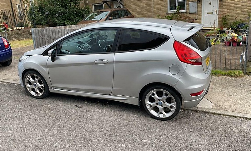 2010 Ford Fiesta Zet...