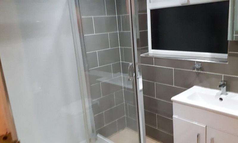 Large Double Room Su...