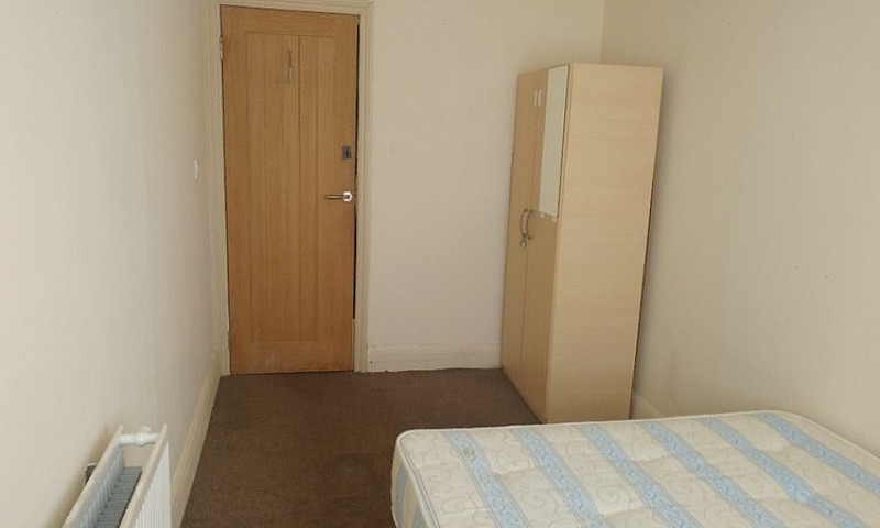 £450  Medium Double ...