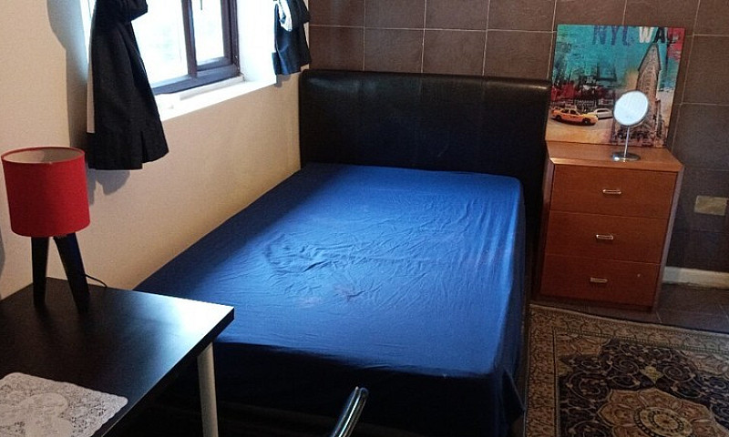 (Studio)For Let In E...