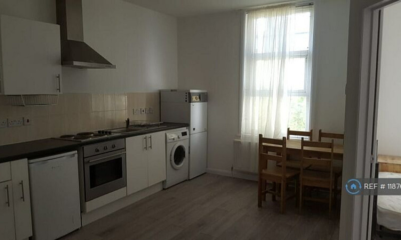 1 Bedroom Flat In Ra...