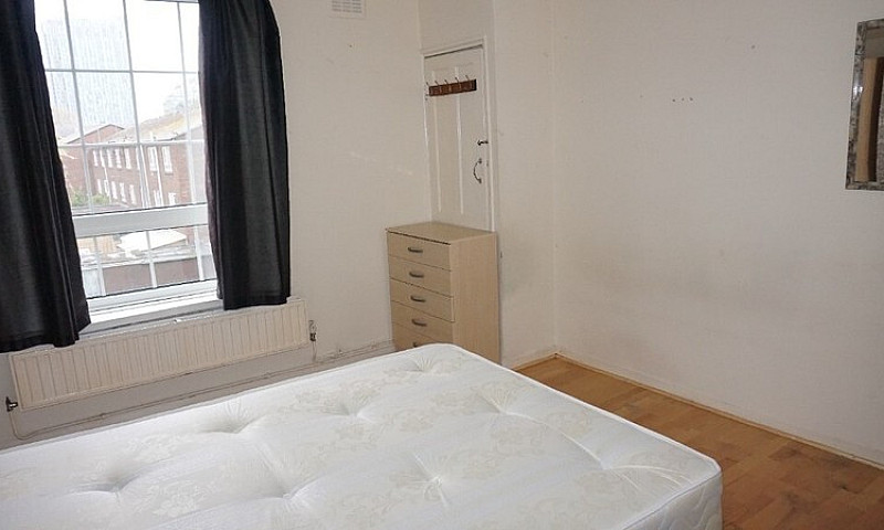 3 Bed Flat Near Bric...