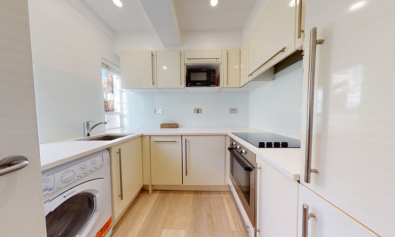 2 Bedroom Flat In Ne...