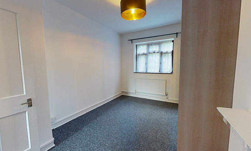 2 Bedroom Flat In Br...