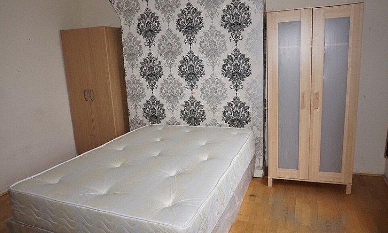 3 Bed Flat Near Bric...