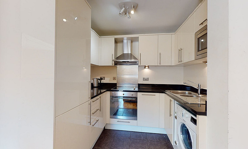 1 Bedroom Flat In Gr...