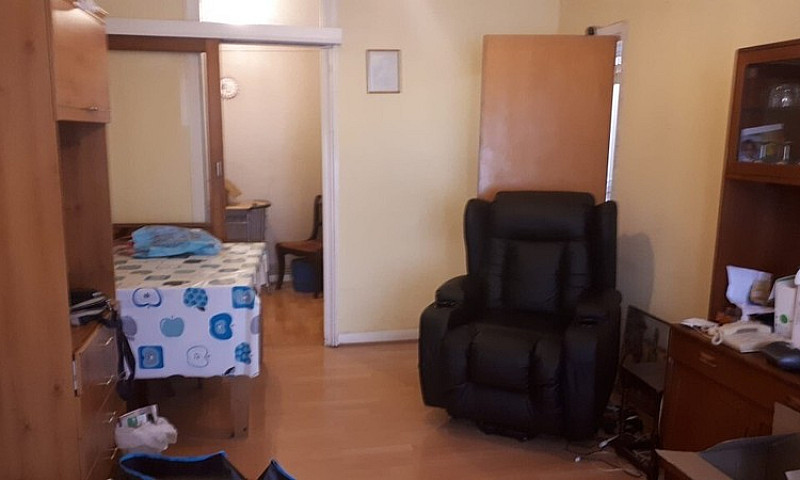 One Bedroom Flat To ...