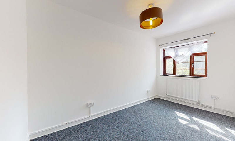 2 Bedroom Flat In Br...