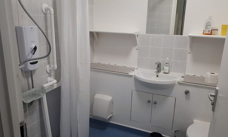 One Bedroom Flat To ...