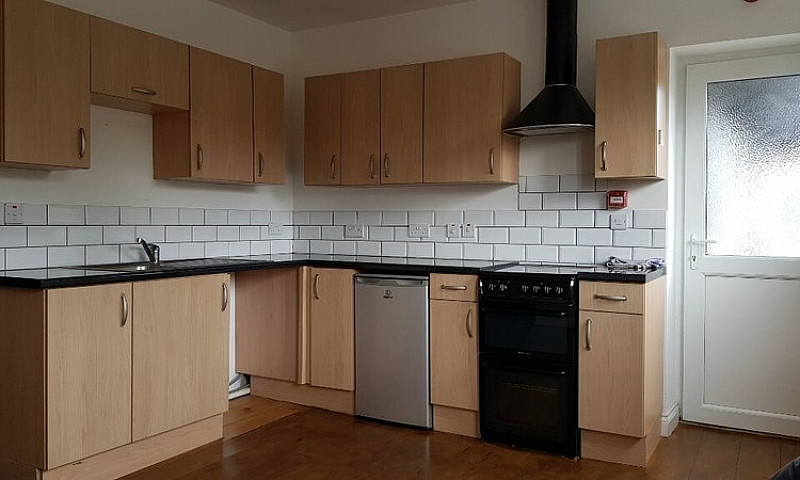 1 Bedroom Flat. Bill...