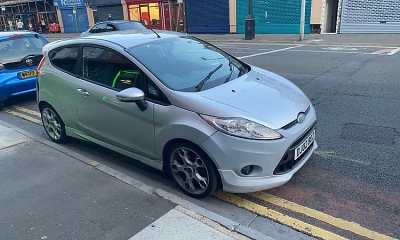 2010 Ford Fiesta Zet...