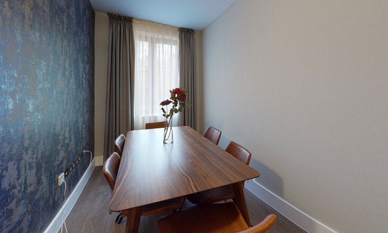 2 Bedroom Flat In Ri...