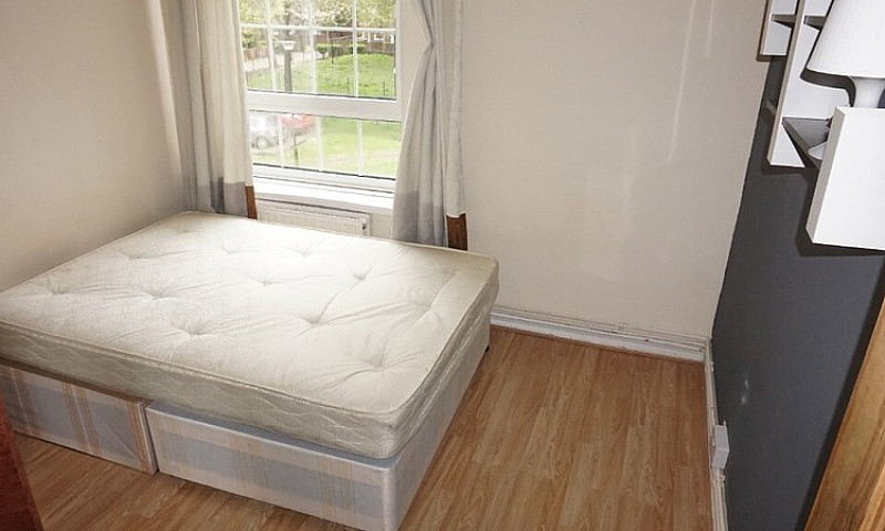 3 Bed Flat Near Bric...