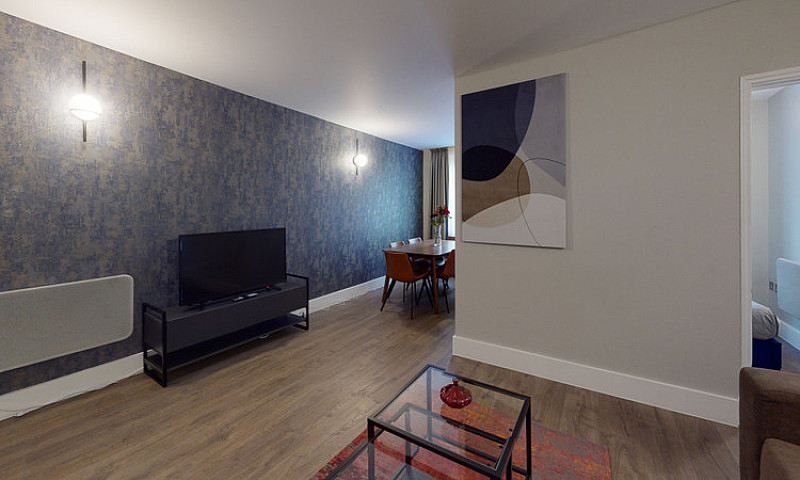 2 Bedroom Flat In Ri...