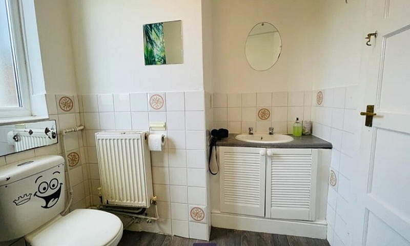 2 Bed 2Nd Floor Flat...