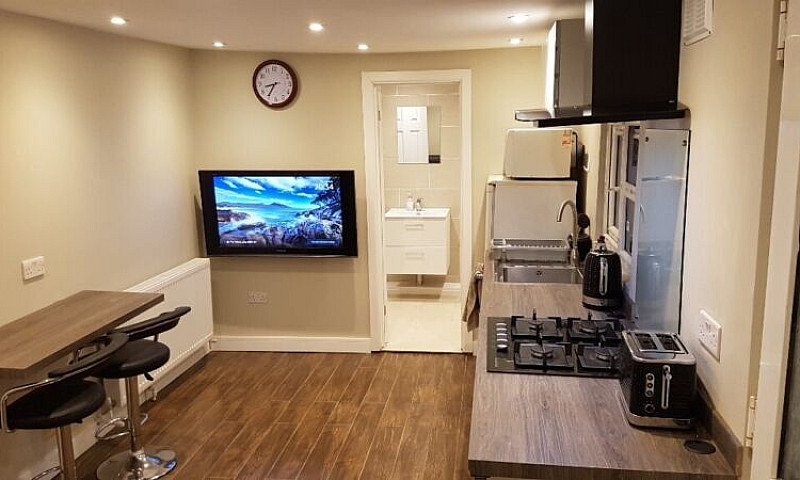 1 Bedroom Luxury Stu...