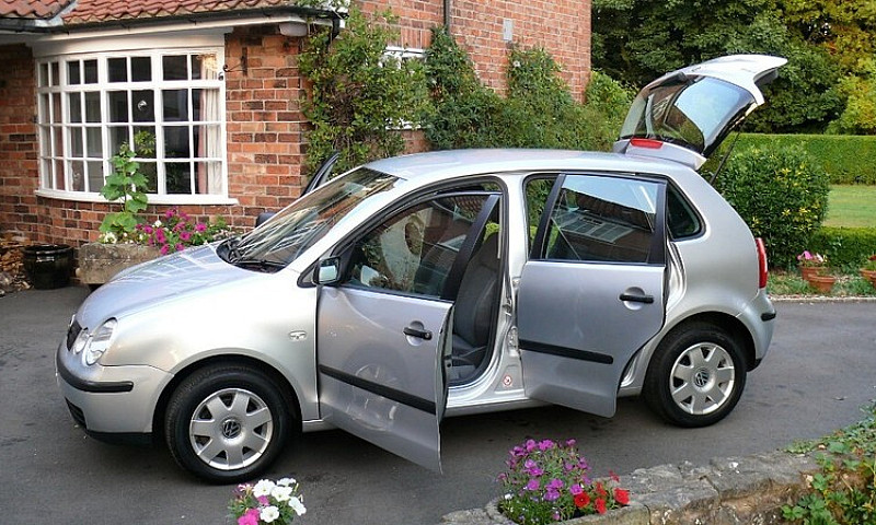 2004 Silver Mk4 5-Do...