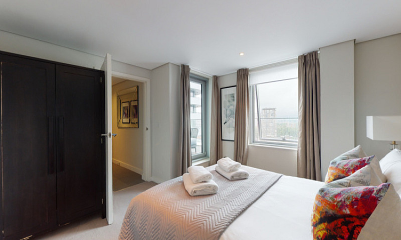 3 Bedroom Flat In Me...